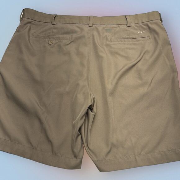 NIKE GOLF Men’s 40 Khaki Performance Shorts - Picture 3 of 4